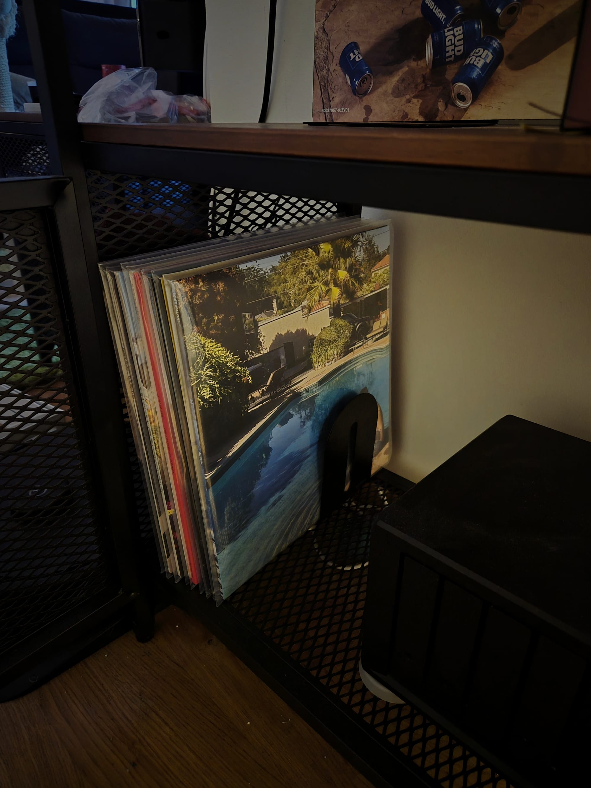 Min lilla vinylsamling + en server som jag kallar Bettis
